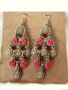 🆕 Gold Chandelier Earrings w/ Coral Beads!!!